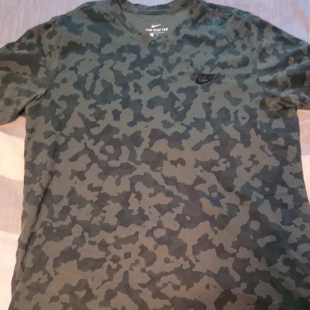Nike Men's Dark Green Camo Tee